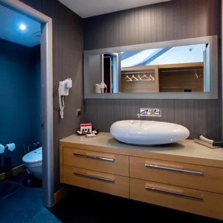 Hotell Vernazza 4*